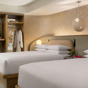 Chambre Lit Queen-Size avec Accès aux Personnes Handicapées